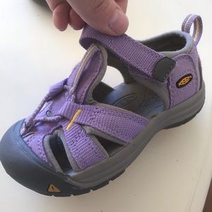 Keen toddlers sneakers